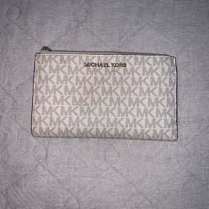 ✨Michael Kors Double Zip Wallet